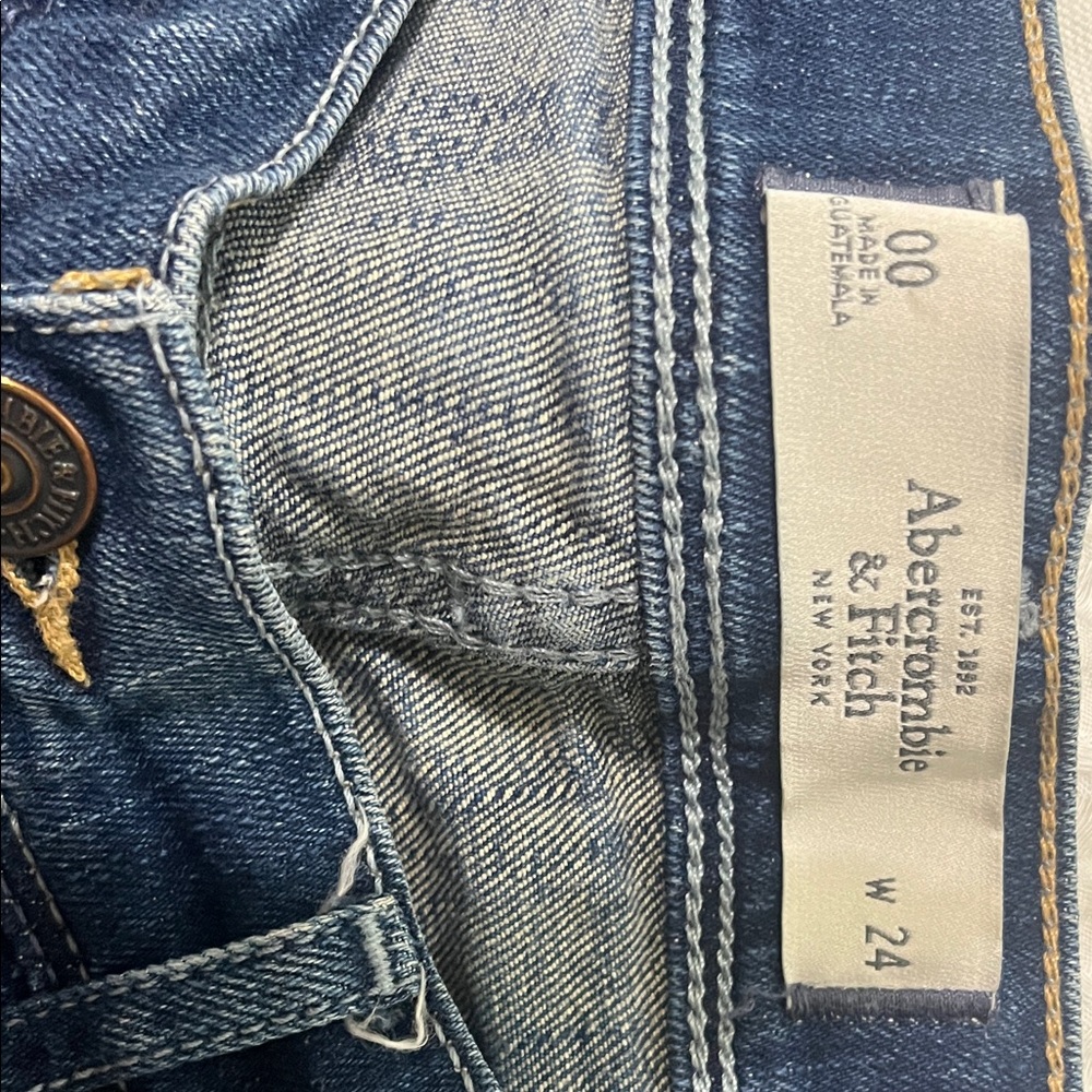 Abercrombie & Fitch shorts  waist 24
